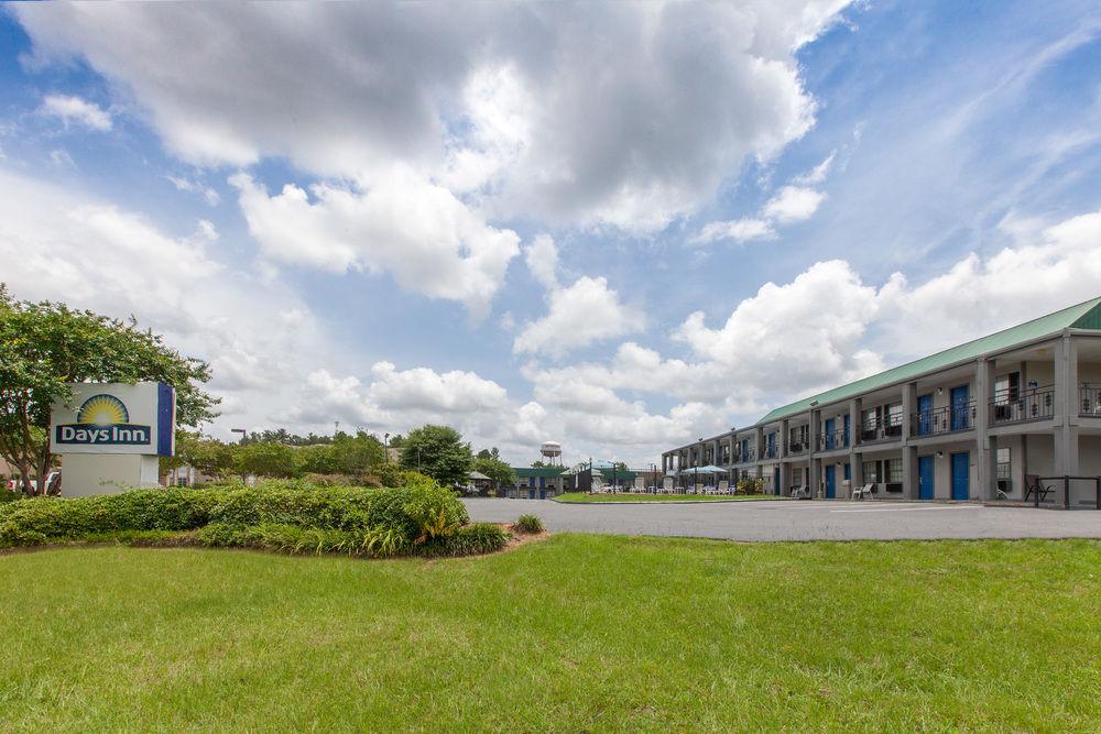 Travelodge By Wyndham Natchitoches Exterior photo