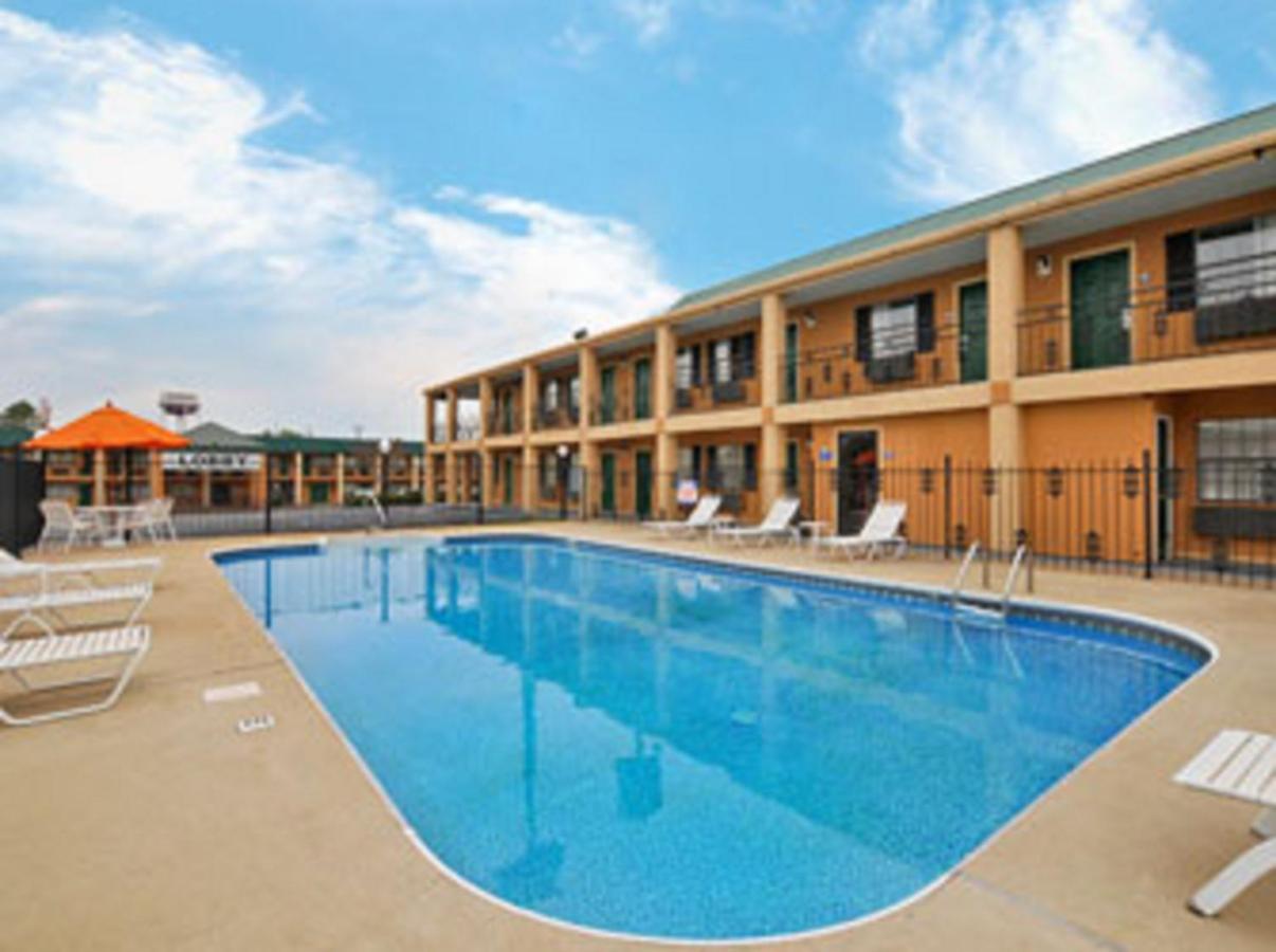 Travelodge By Wyndham Natchitoches Exterior photo