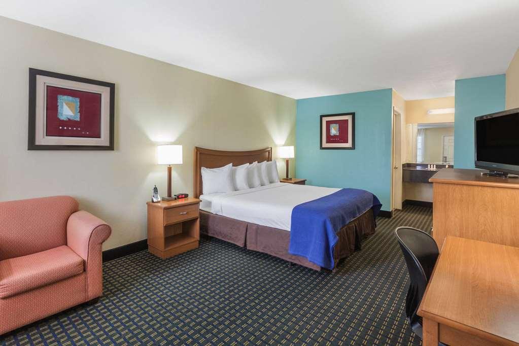 Travelodge By Wyndham Natchitoches Room photo
