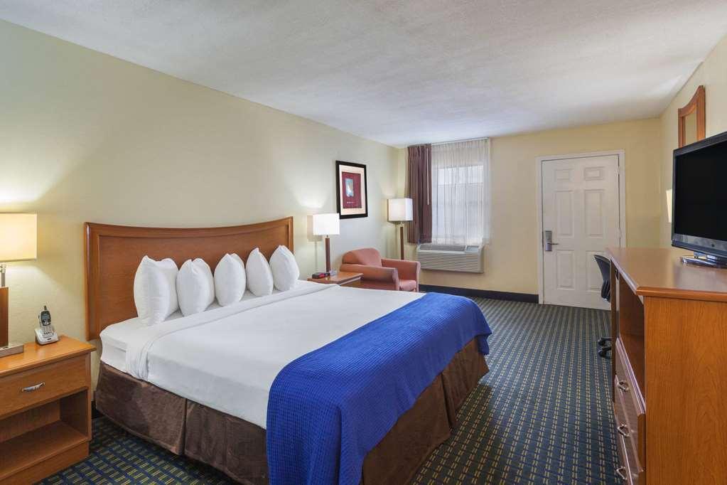 Travelodge By Wyndham Natchitoches Room photo