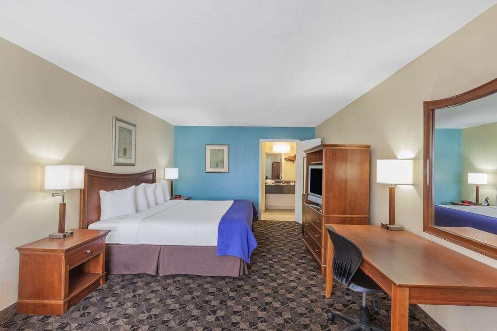 Travelodge By Wyndham Natchitoches Room photo