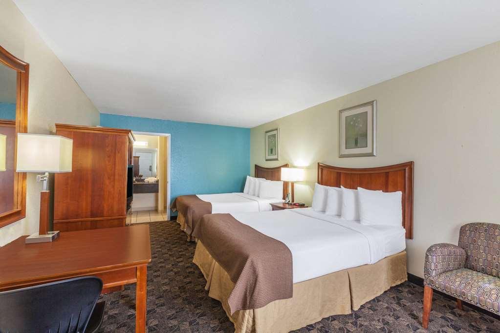 Travelodge By Wyndham Natchitoches Room photo