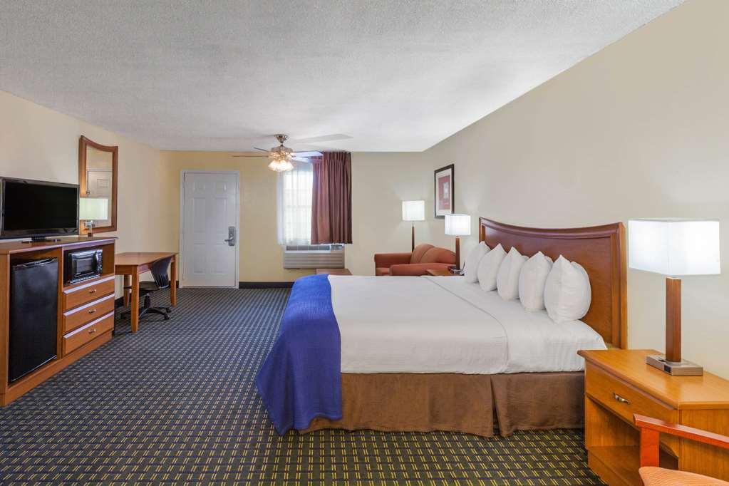 Travelodge By Wyndham Natchitoches Room photo