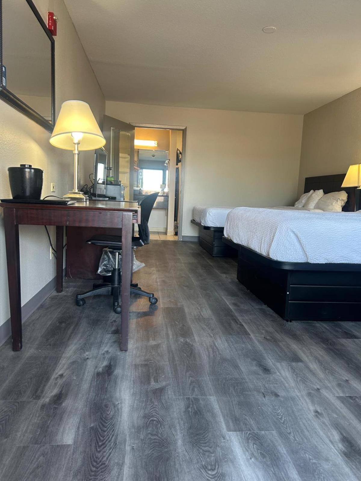 Travelodge By Wyndham Natchitoches Room photo