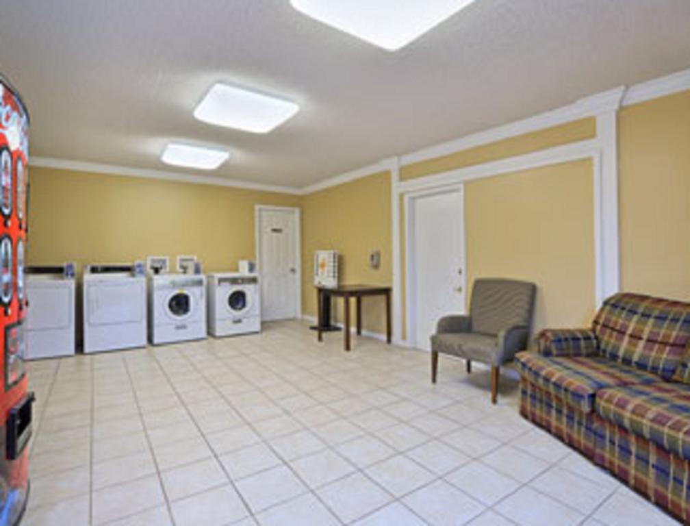 Travelodge By Wyndham Natchitoches Facilities photo